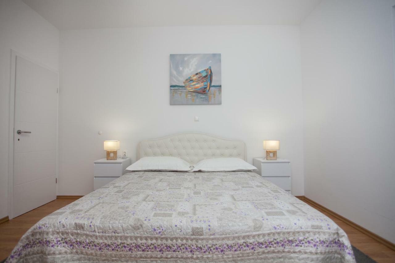 Villa Zrinka **** Svinisce Экстерьер фото